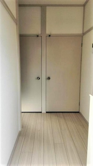 青梅市河辺町８丁目のアパートの玄関
