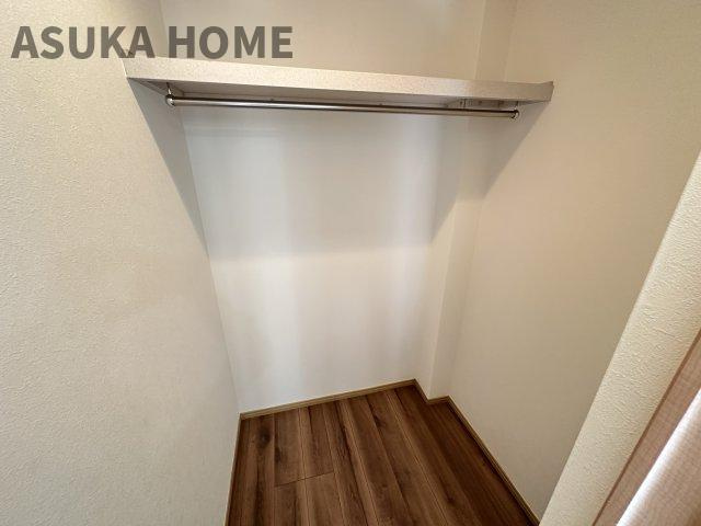 磯子区洋光台1丁目戸建ての収納|ウォークインクローゼットがあります♪家族の洋服などたくさん収納出来そうですね。