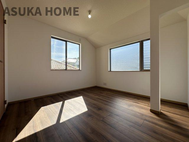 磯子区洋光台1丁目戸建ての洋室|太陽の光がたくさん差し込む洋室です！自分だけの癒しの空間でくつろげますね。