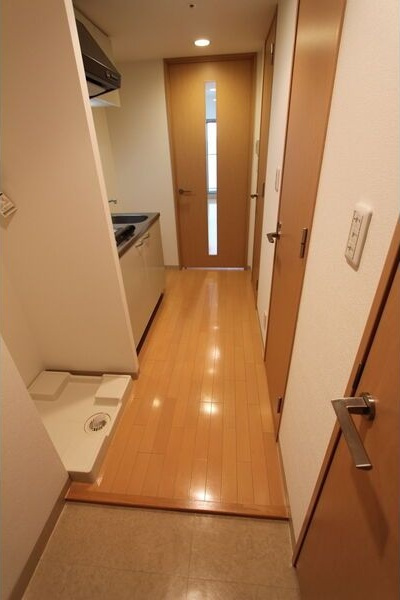 フローラル東別院の玄関