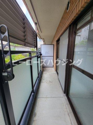 【バルコニー】 | 長興寺こよしマンション | ※同タイプの写真となり、実際のお部屋とは異なる場合があります