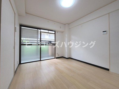 【居間・リビング】 | 長興寺こよしマンション | ※同タイプの写真となり、実際のお部屋とは異なる場合があります