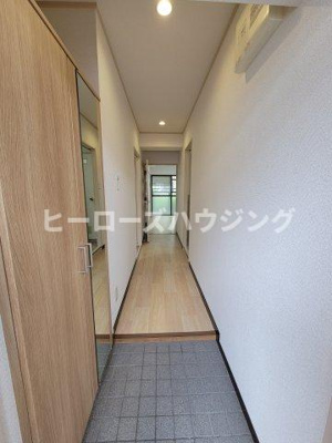 【玄関】 | 長興寺こよしマンション | ※同タイプの写真となり、実際のお部屋とは異なる場合があります