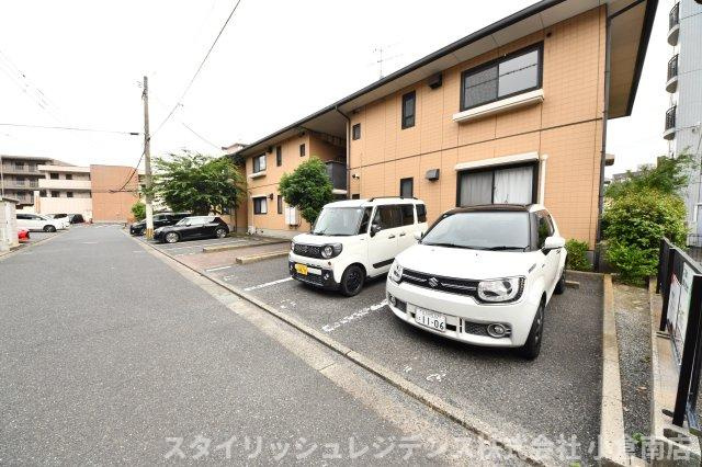 サン・パティーヌＳＵ　Ｂ棟の駐車場
