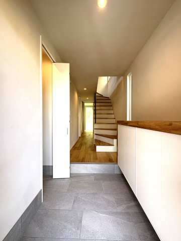 WOOD & SEA HOUSE 七里ヶ浜の玄関