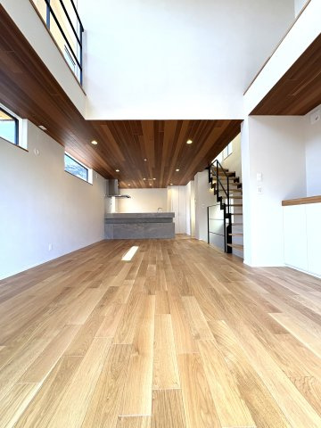 WOOD & SEA HOUSE 七里ヶ浜の居間・リビング