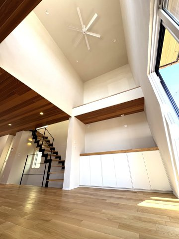 WOOD & SEA HOUSE 七里ヶ浜の居間・リビング