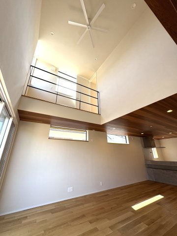 WOOD & SEA HOUSE 七里ヶ浜の居間・リビング