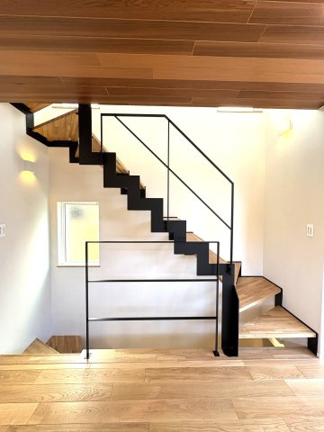 WOOD & SEA HOUSE 七里ヶ浜の居間・リビング