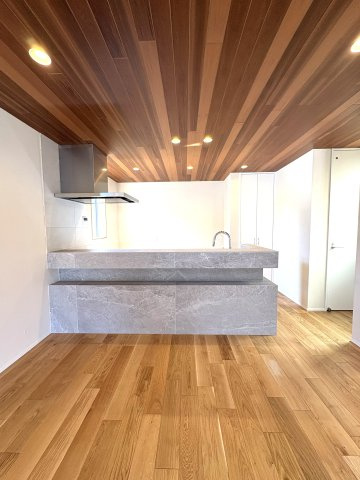 WOOD & SEA HOUSE 七里ヶ浜のキッチン