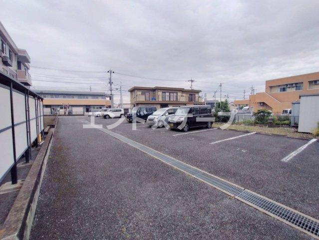 リゼ・クレストの駐車場|高崎、前橋のお部屋探しはエンドスケープまで！お客様の理想お聞かせ下さい♪