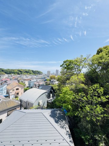 CALIFORNIA SKY TERRACE — 片瀬4丁目の高台邸宅の展望