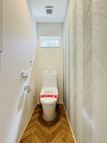 CALIFORNIA SKY TERRACE — 片瀬4丁目の高台邸宅のトイレ