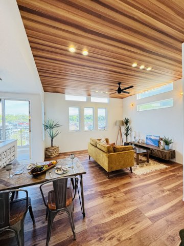 CALIFORNIA SKY TERRACE — 片瀬4丁目の高台邸宅のキッチン