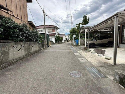 新須賀町３丁目　中古戸建の前面道路含む現地写真|前面道路含む現地写真