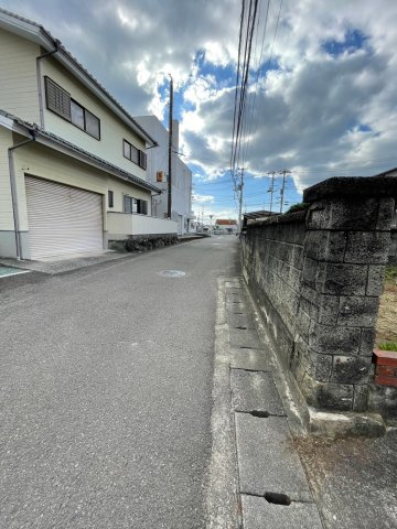 星原町5-54　中古住宅の前面道路含む現地写真|前面道路は約4.5ｍ
車の通行もしやすいです☆