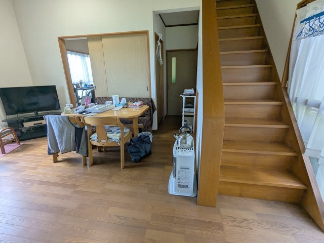則之内一戸建ての内装|明るい色調の室内です