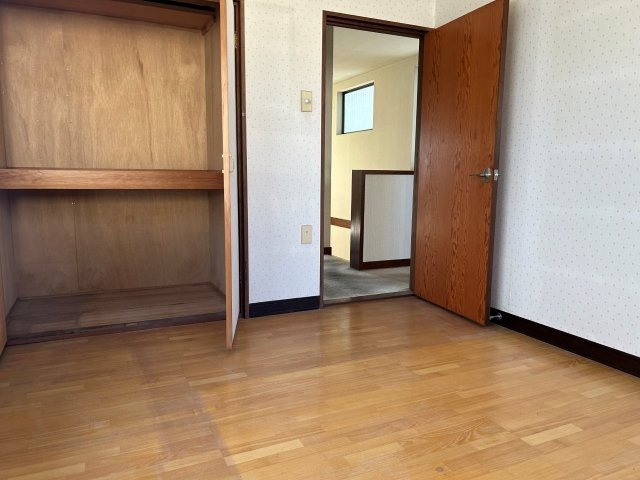 越智3丁目の洋室|広々とした洋室です