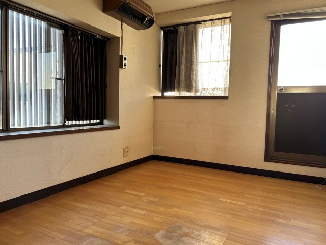 越智3丁目の洋室|きれいな洋室です