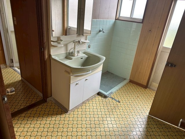 船木　中古戸建の独立洗面台|使いやすい独立洗面台です