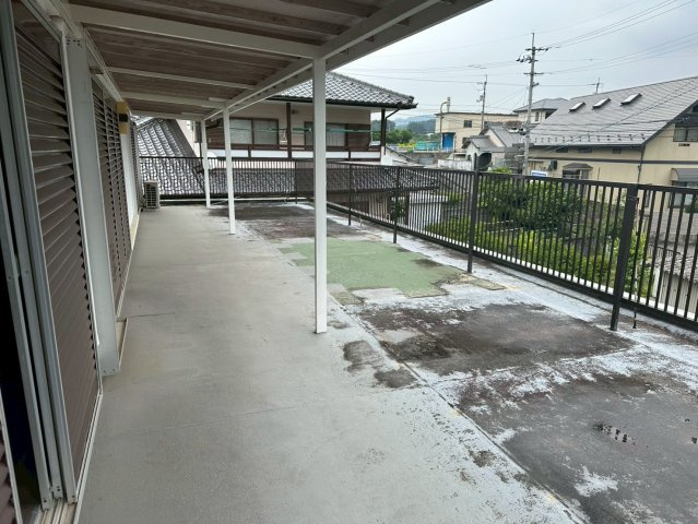 船木　中古戸建のバルコニー|バルコニーからの眺めを楽しみながら食事をしませんか