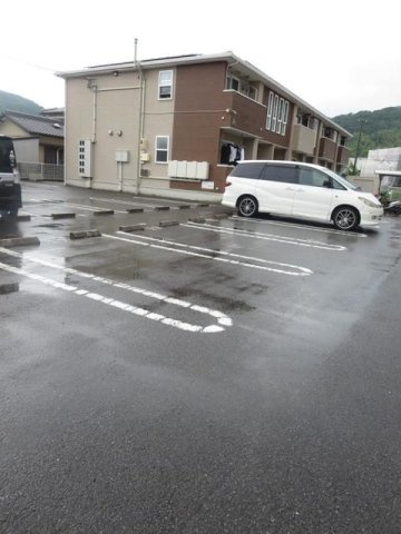 アリーヴィオＢの駐車場|カースペースがあります