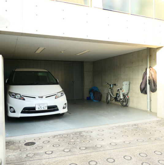 岡本Ｒｄ１２の駐車場