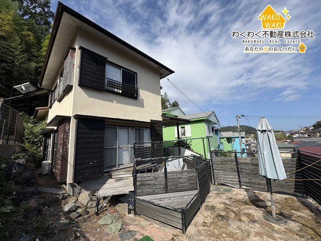 中古戸建の前面道路含む現地写真