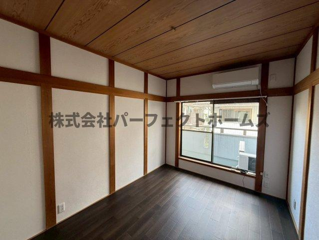 萱島信和町戸建　賃貸の洋室|落ち着いた色調の洋室です