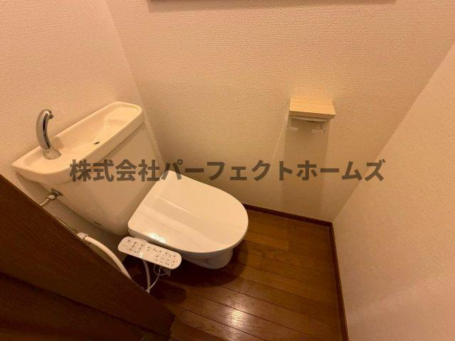 萱島信和町戸建　賃貸のトイレ|ゆったりとした空間のトイレです