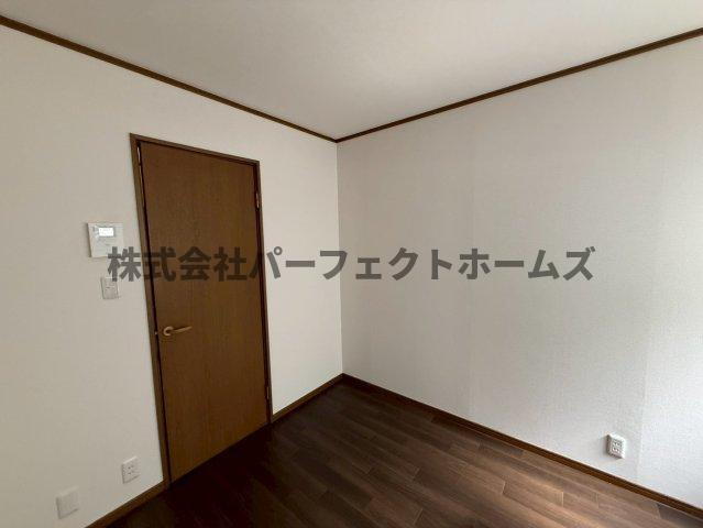 萱島信和町戸建　賃貸の居間・リビング|こちらのリビングで趣味の時間をお楽しみください