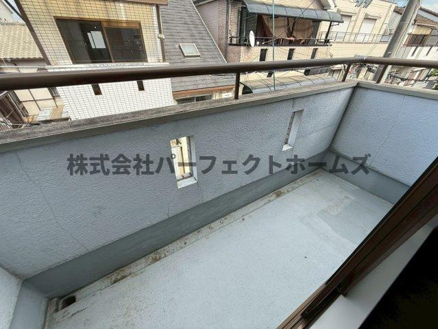 萱島信和町戸建　賃貸のバルコニー|暖かな日差しのふりそそぐバルコニー