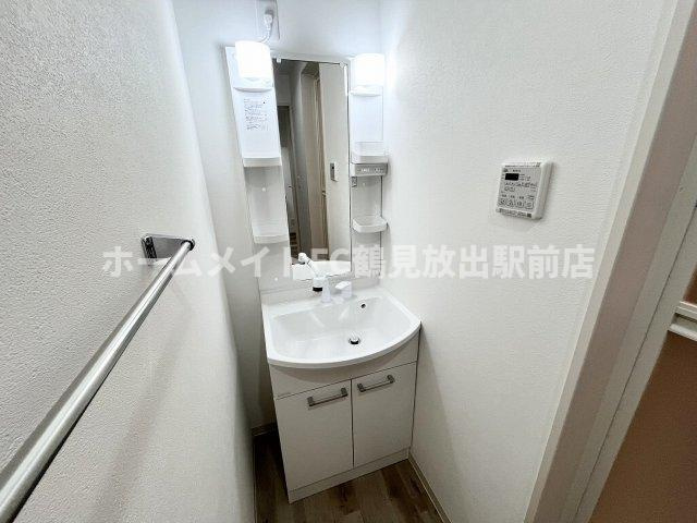 東大阪市鴻池本町のアパートの独立洗面台