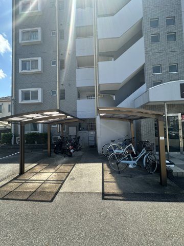 J.Sの駐車場