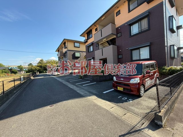 ニューライフつぶく　A棟の駐車場|駐車スペースもあります