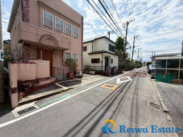 中古戸建　藤沢市片瀬2丁目の前面道路含む現地写真