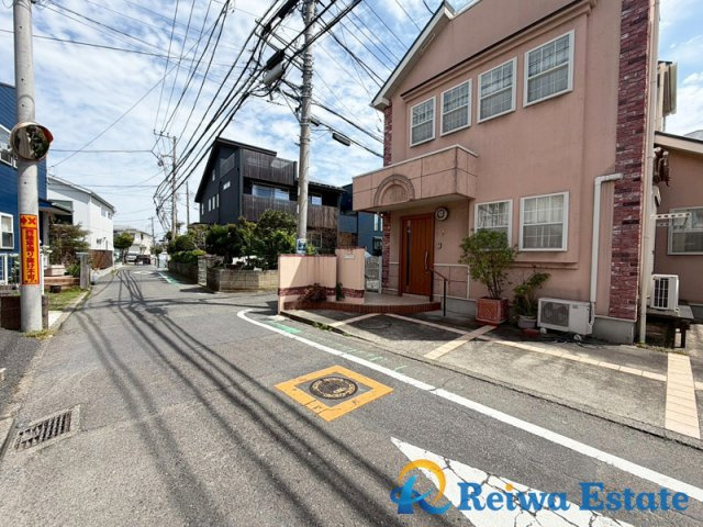 中古戸建　藤沢市片瀬2丁目の前面道路含む現地写真