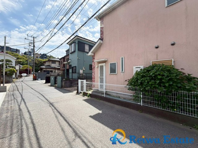 中古戸建　藤沢市片瀬2丁目の前面道路含む現地写真