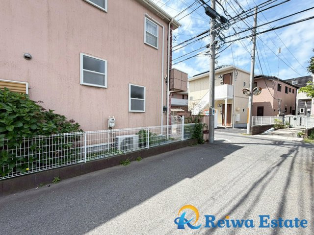中古戸建　藤沢市片瀬2丁目の前面道路含む現地写真
