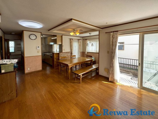 中古戸建　藤沢市片瀬2丁目の居間・リビング