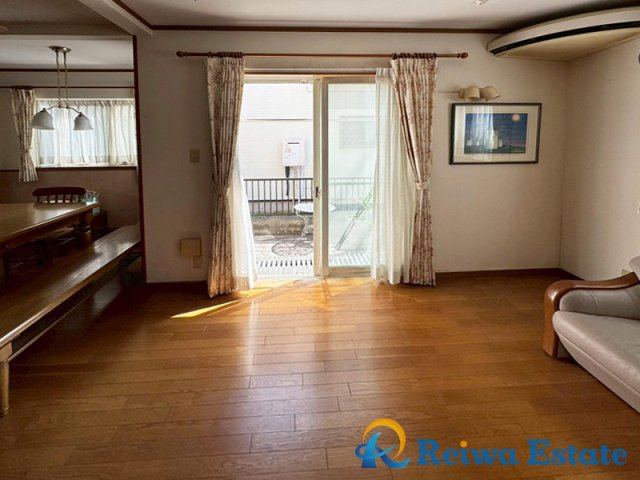 中古戸建　藤沢市片瀬2丁目の居間・リビング