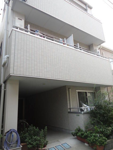 クイーンズコートの外観
