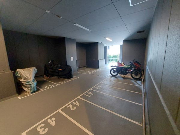 【駐輪場】 | 【ミニバイク置場】ゆとりあるバイク置場です！バイクは計7台、ミニバイクは計61台駐輪可能です！