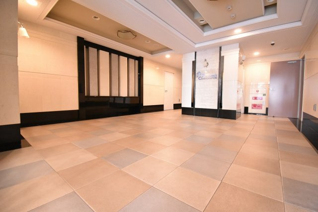 プレサンス本町リアルシティのロビー