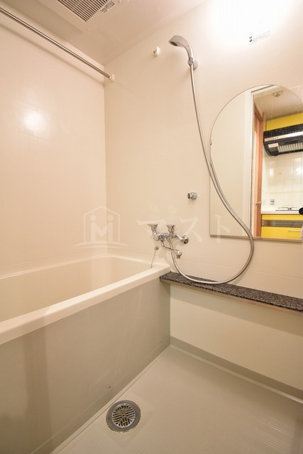 プレサンス本町リアルシティの浴室|同マンション参考写真