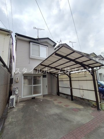 三本木町貸家の駐車場