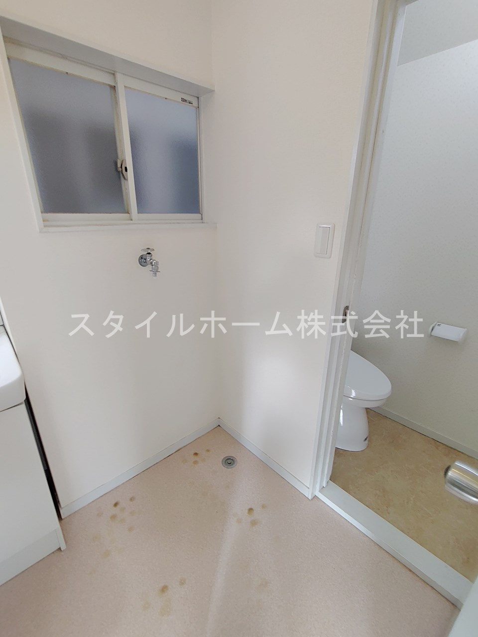 三本木町貸家の洗面所