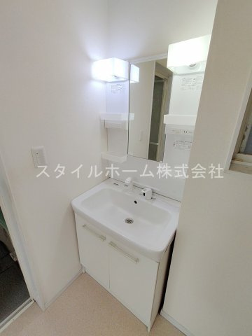 三本木町貸家の洗面所