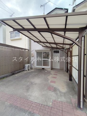 三本木町貸家の駐車場