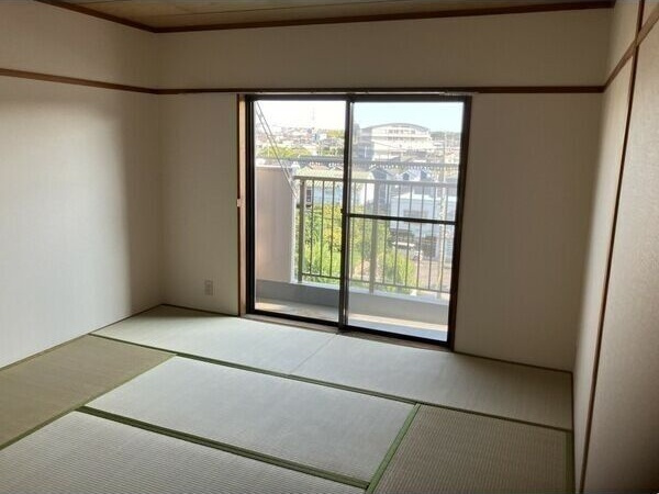 ヒルズ赤池の和室